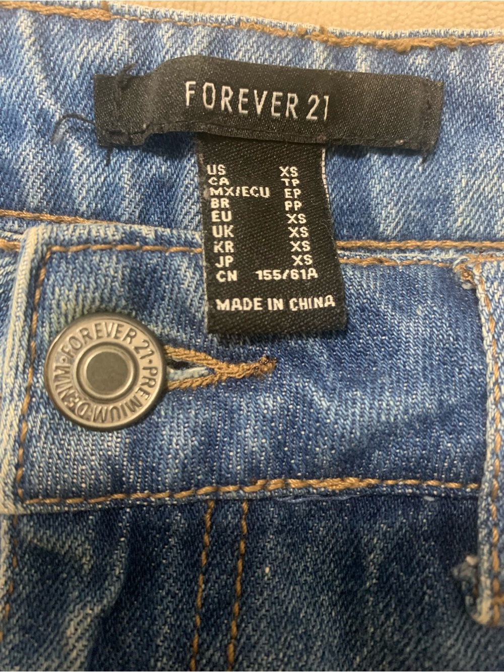 Forever 21 Women's Distressed Boyfriend Jeans - Blue Wash - Picture 2 of 3